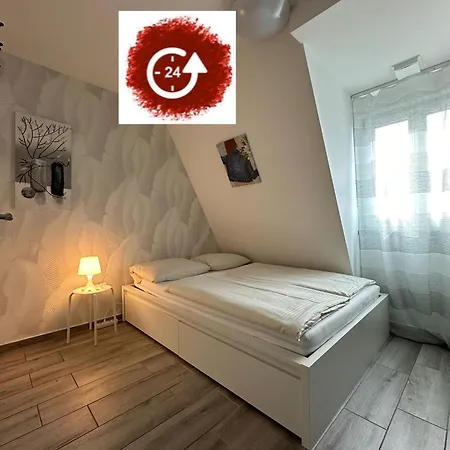 Mit Eigene Kueche Und Bad Apartment